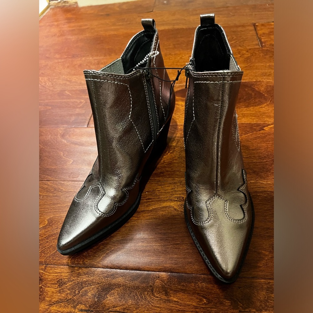 NWT Silver Shine Cowgirl Boots - SO Cute!